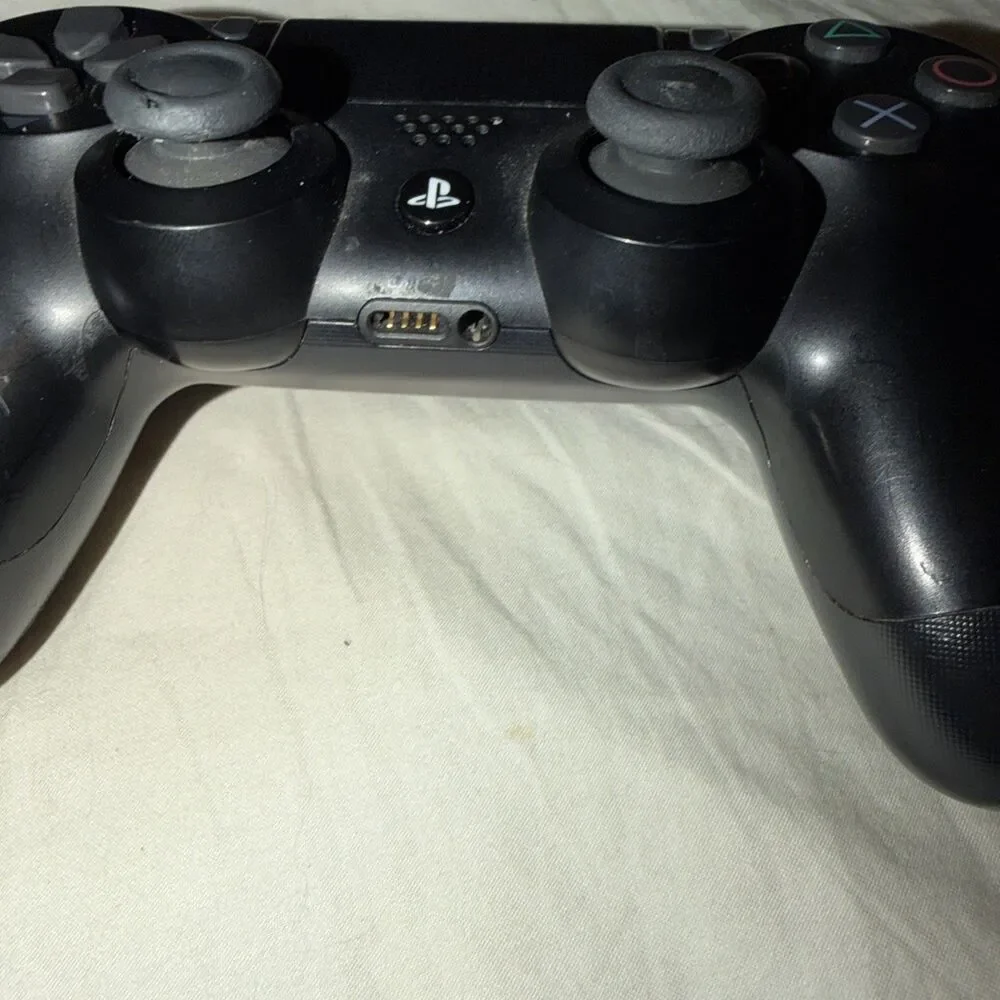 SONY PLAYSTATION PS4 WIRELESS DUALSHOCK REMOTE CONTROLLER - Black CUH-ZCT1U